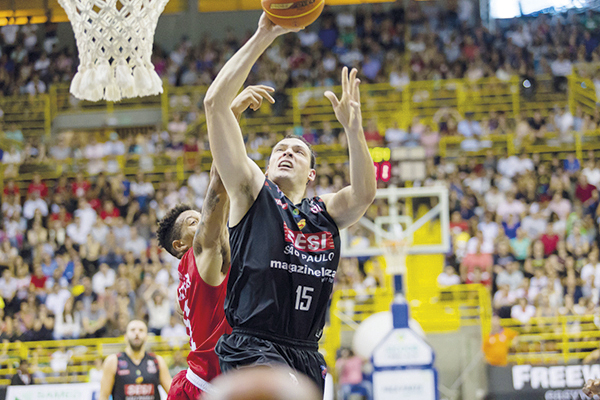 O pivô Lucas Cipolini (SUD) teve média de 9,5 pontos, 5,3 rebotes e 1,2 assistência na última temporada no Franca pelo NBB