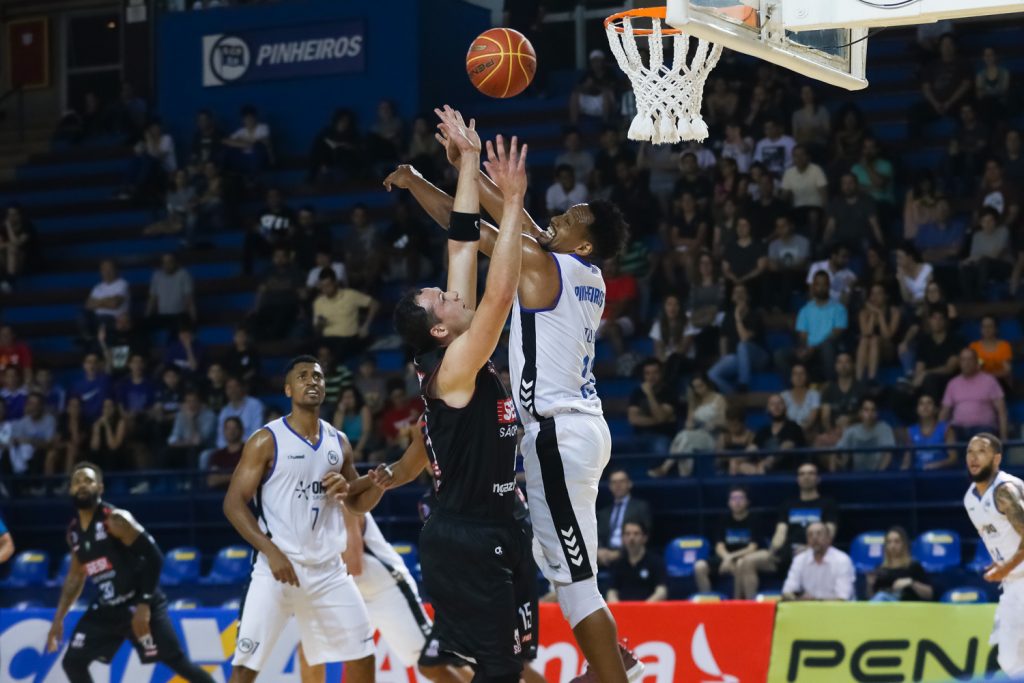 Mesmo com 17 pontos de Cipolini (SUD) Sesi Franca Basquete é superado pelo Pinheiros, mas segue líder do NBB